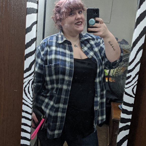 Meet your Posher, Melissa - Picture 1 of 16